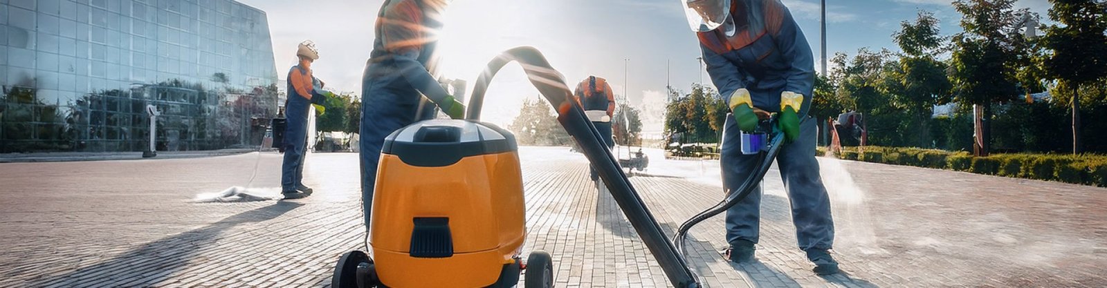 a-cleaning-team-cleaning-block-paving2